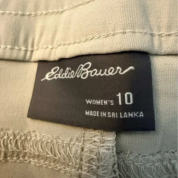 Eddie Bauer Light khaki High-Waist Women’s Cargo Shorts NWOT - Picture 3 of 10